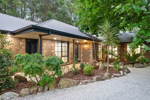 35 Upper Sturt Road, Crafers West Sold by Giordano & Partners