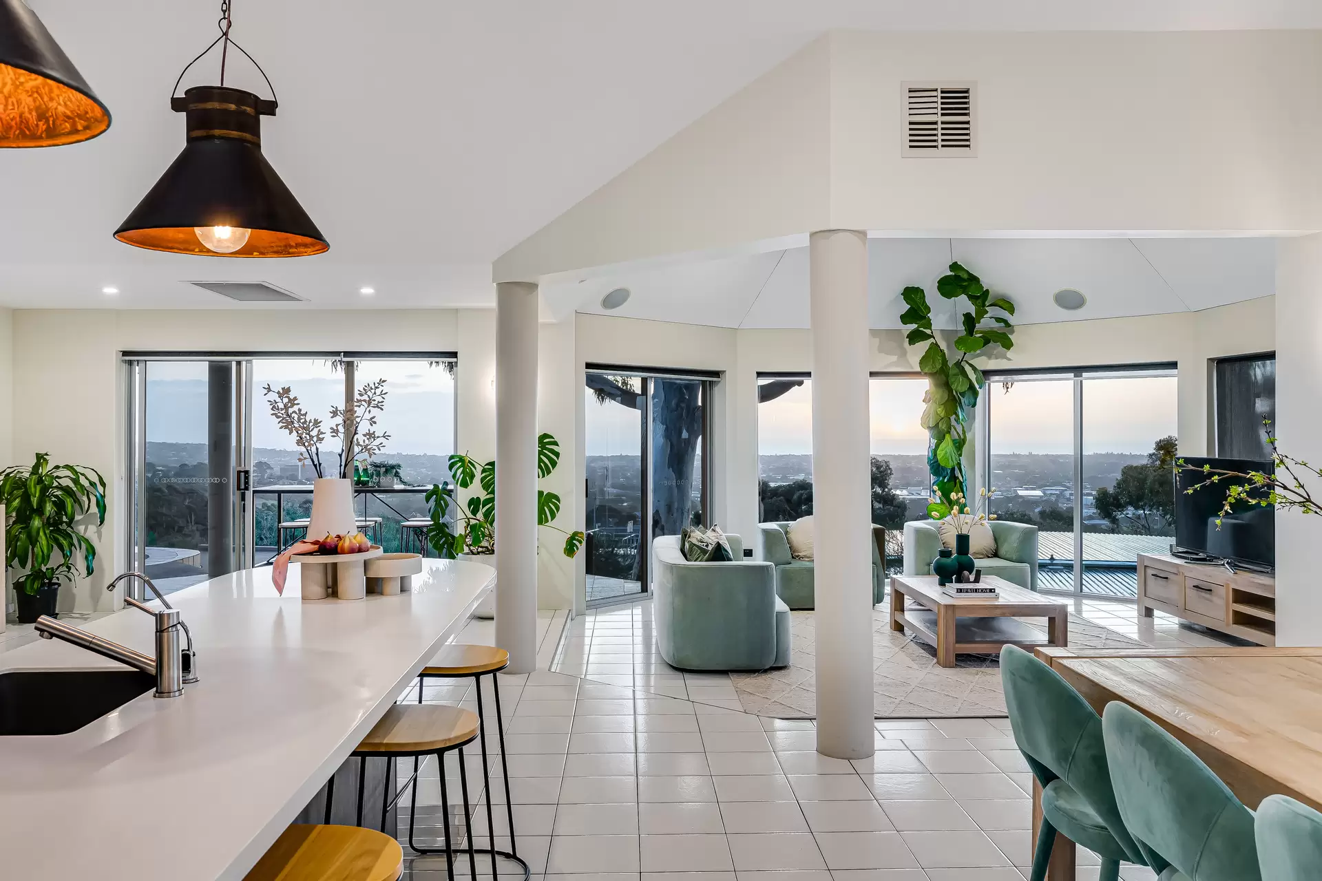 2 Riviera Court, Pasadena Leased by Giordano & Partners - image 7