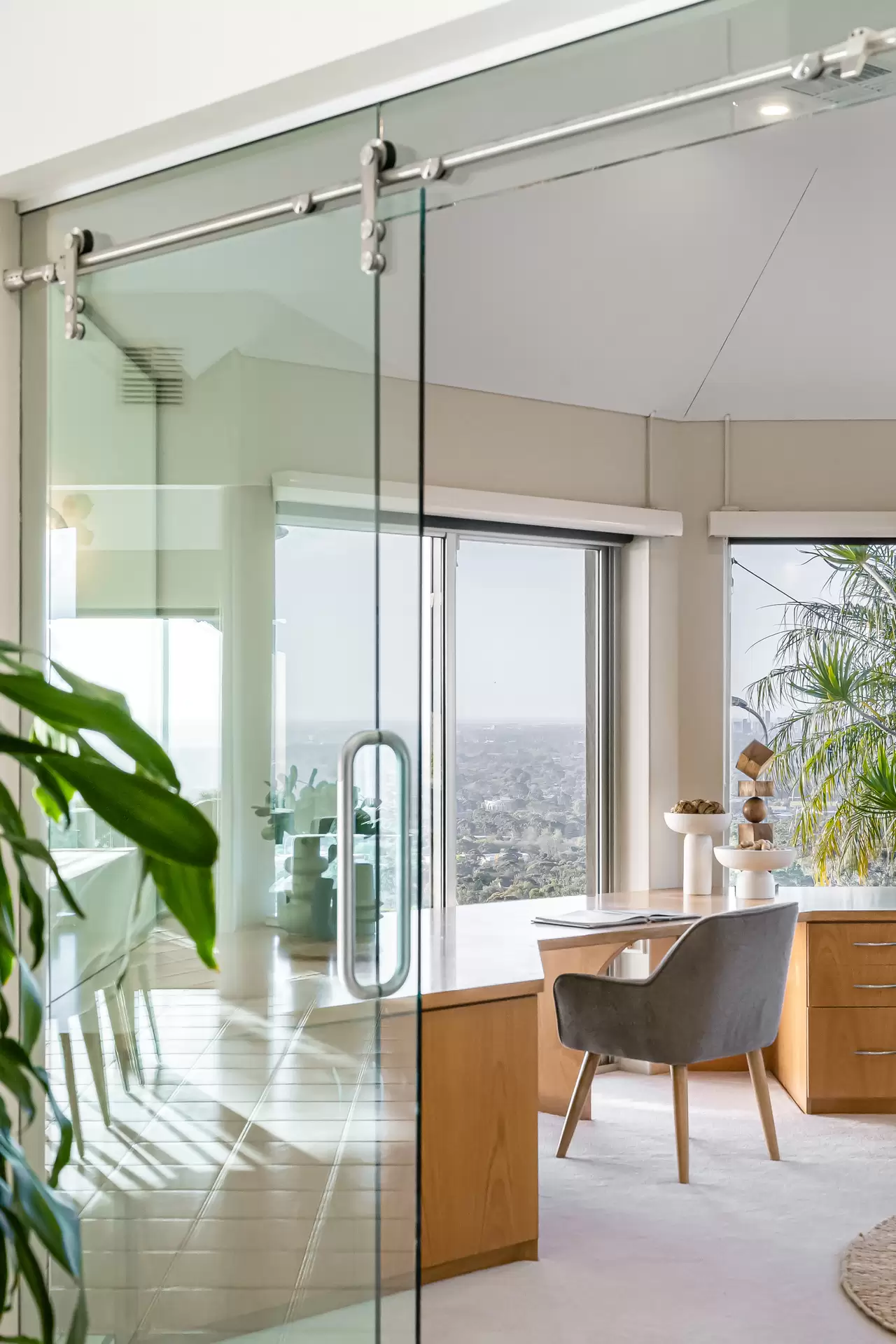 2 Riviera Court, Pasadena Leased by Giordano & Partners - image 1